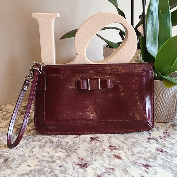 NWT Coach Saffiano Leather Large Wristlet